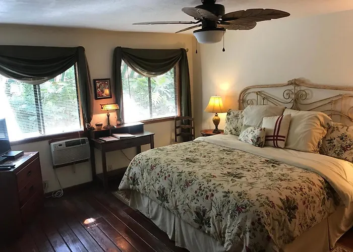 Hale Maluhia Country Inn